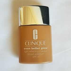 Clinique Even Better Glow foundation spf 15.